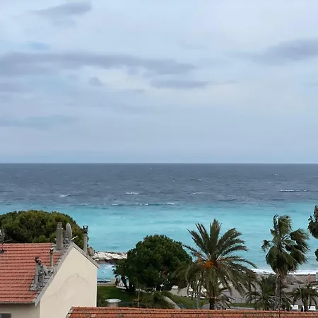 En Face De La Avec Vue Fantastique ! Nice